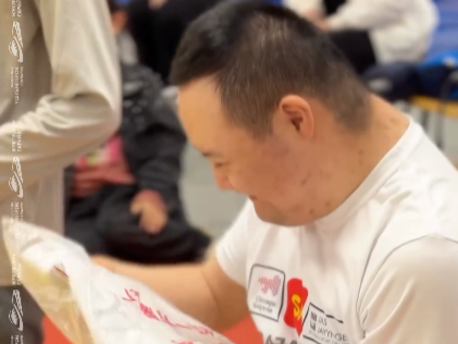 Children with disabilities from the «Zhas Zhauynger» club were given gifts at the end of the training