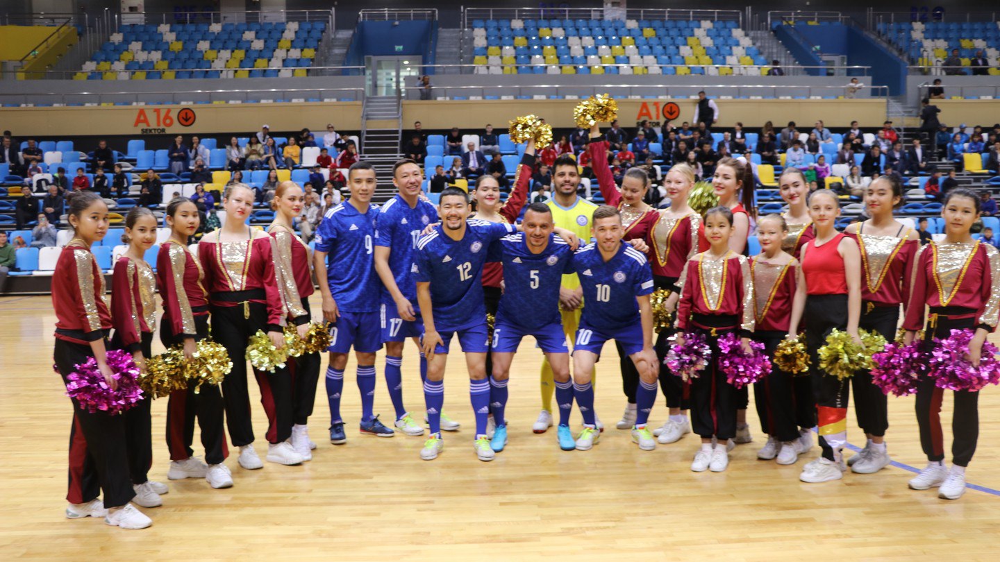 Праздничный матч по мини-футболу, посвященный Дню защиты детей