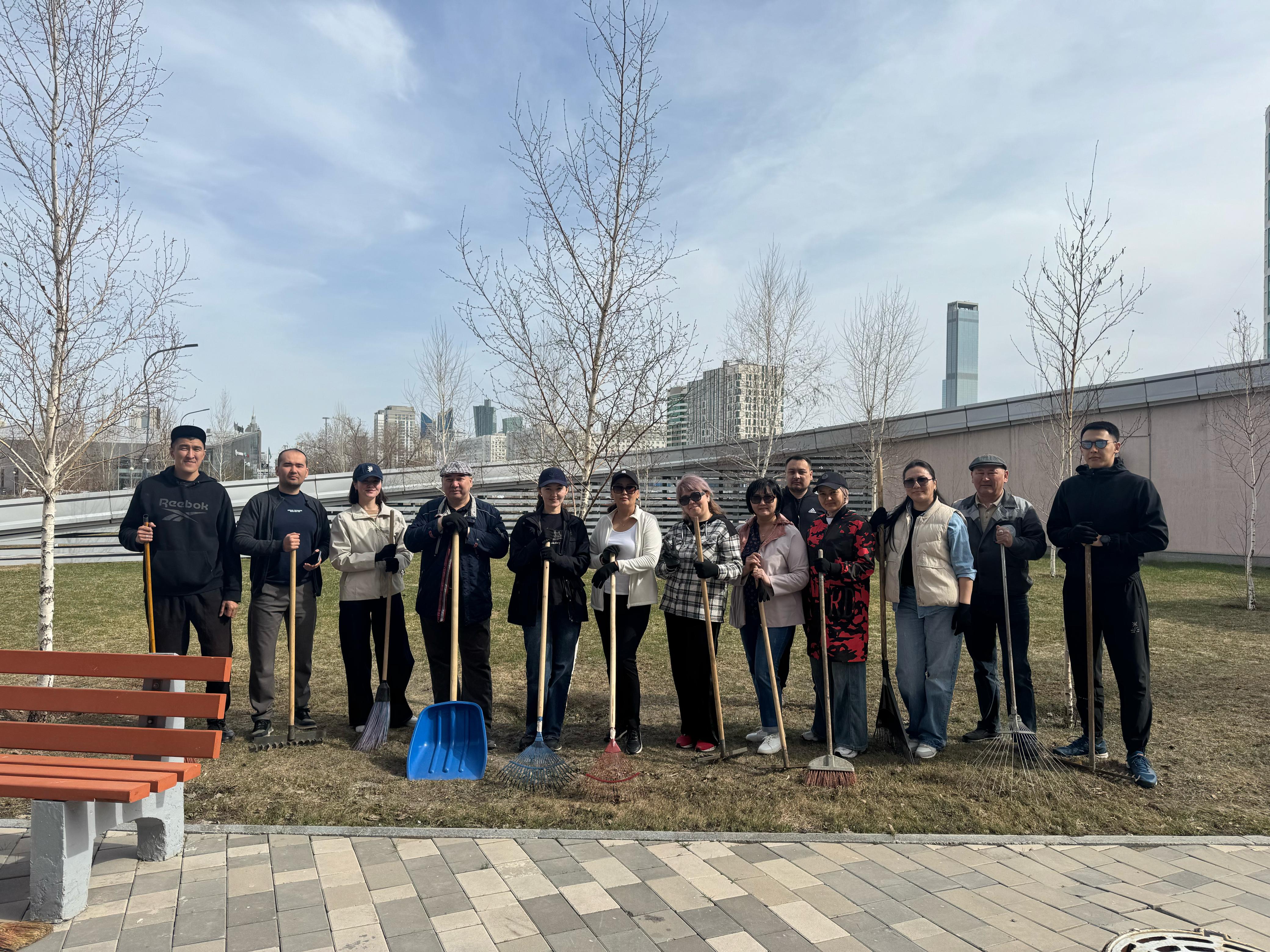 Жақсылық Үшкемпіров атындағы жекпе-жек сарайының іргелес аумақтарын тазалау бойынша сенбілік өтті