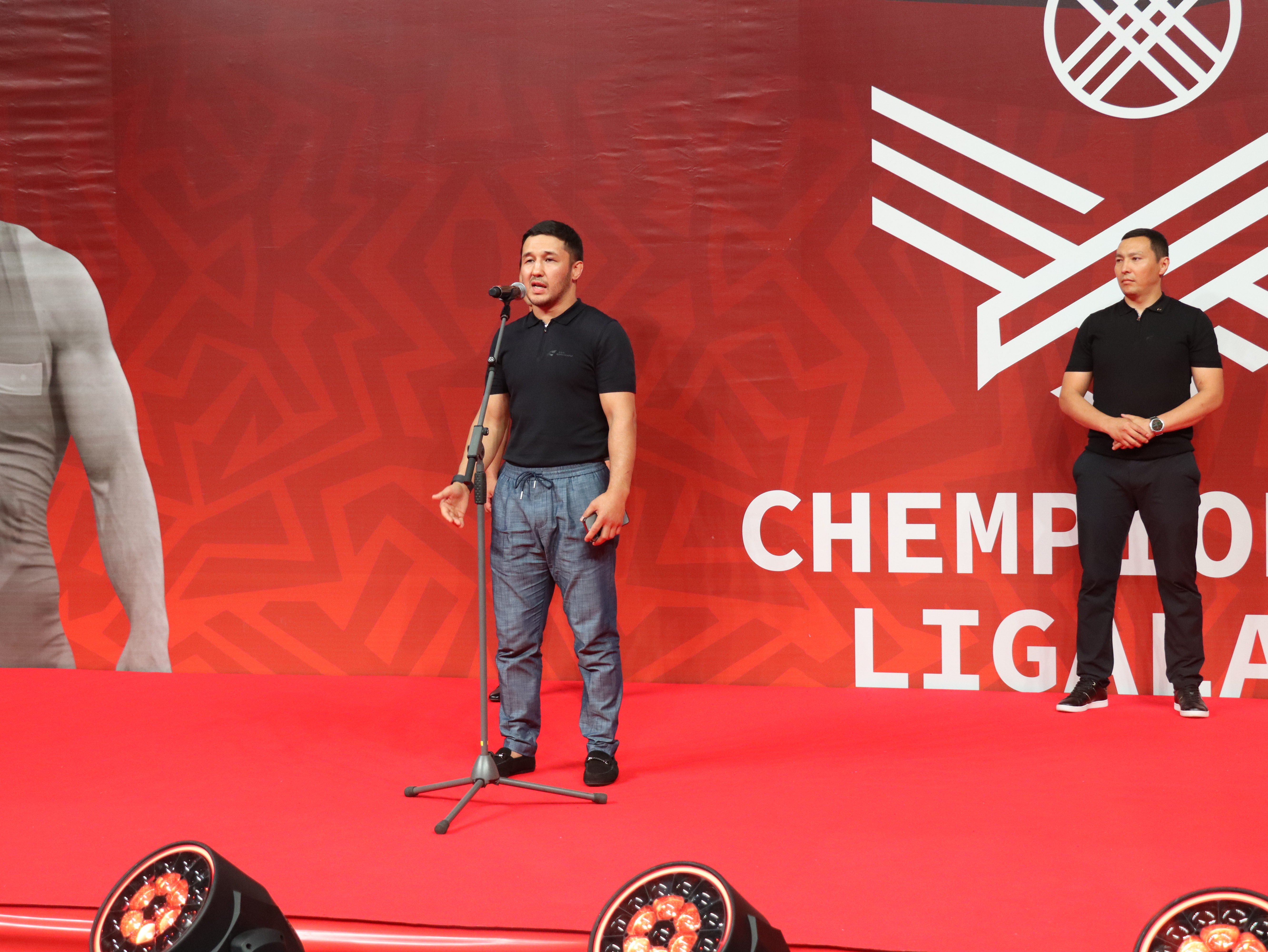 Жақсылық Үшкемпіров атындағы жекпе-жек сарайында күрес түрлерінен “CHEMPIONDAR LIGALARY” жарысы өтуде