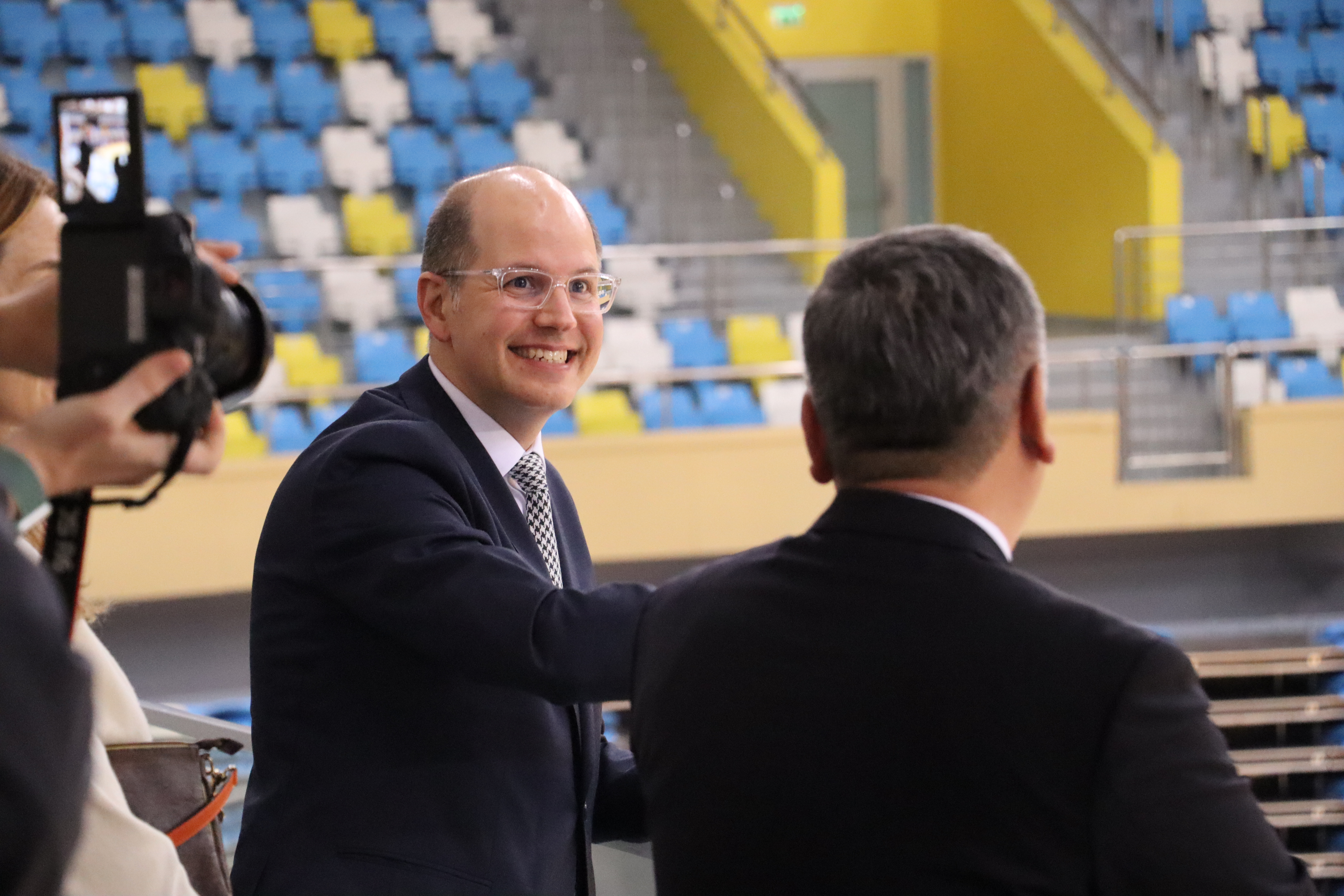 FIBA Бас хатшысы Андреас Загклисав Ж. Үшкемпіров атындағы жекпе-жек сарайымен танысты